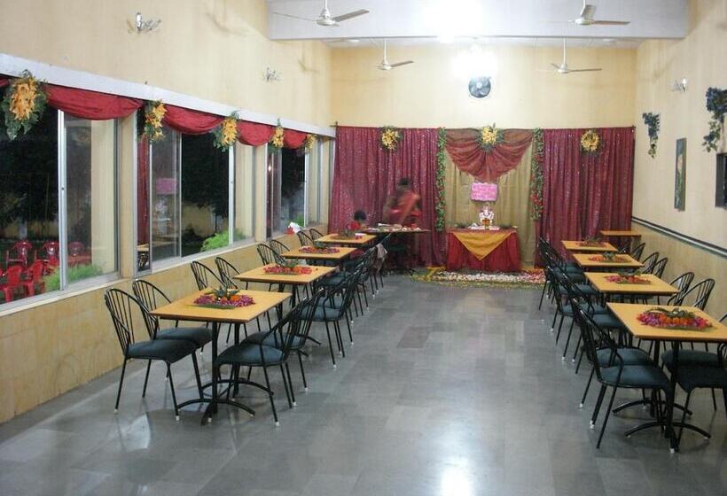 בית מלון כפרי Grand Barrack