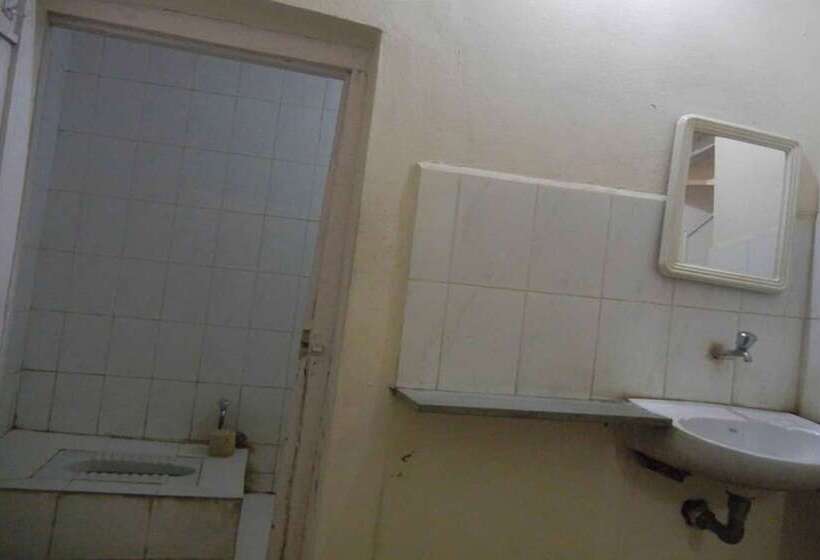 בית מלון כפרי Grand Barrack