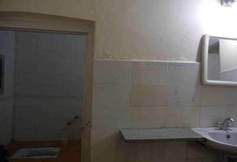 בית מלון כפרי Grand Barrack