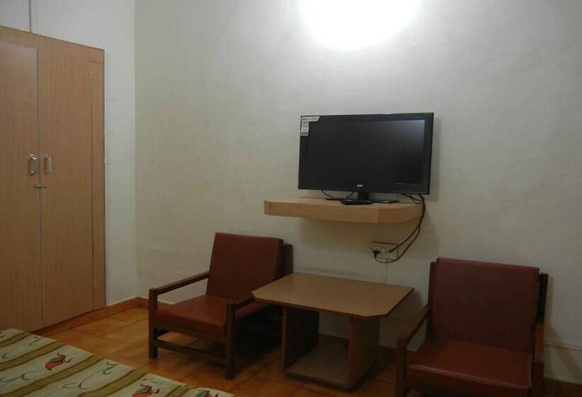 בית מלון כפרי Grand Barrack