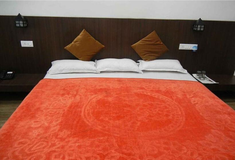 בית מלון כפרי Grand Barrack