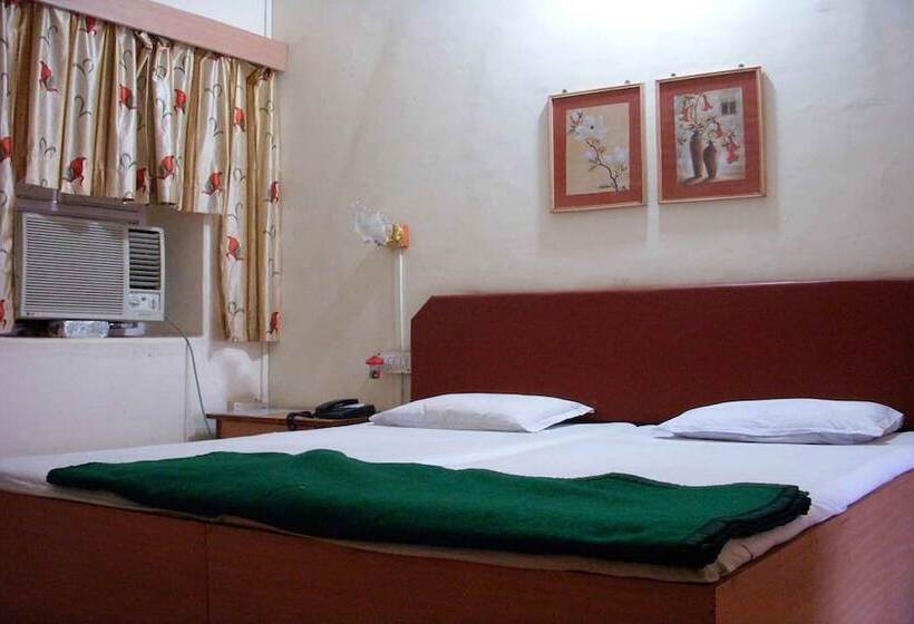 בית מלון כפרי Grand Barrack