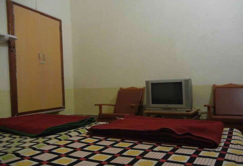 בית מלון כפרי Grand Barrack