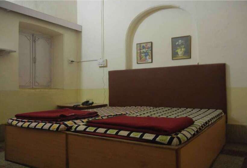 בית מלון כפרי Grand Barrack