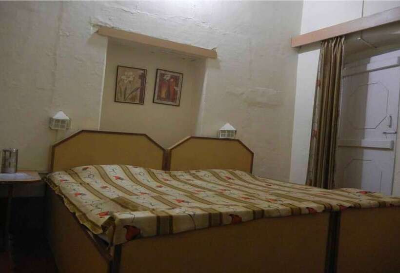 בית מלון כפרי Grand Barrack