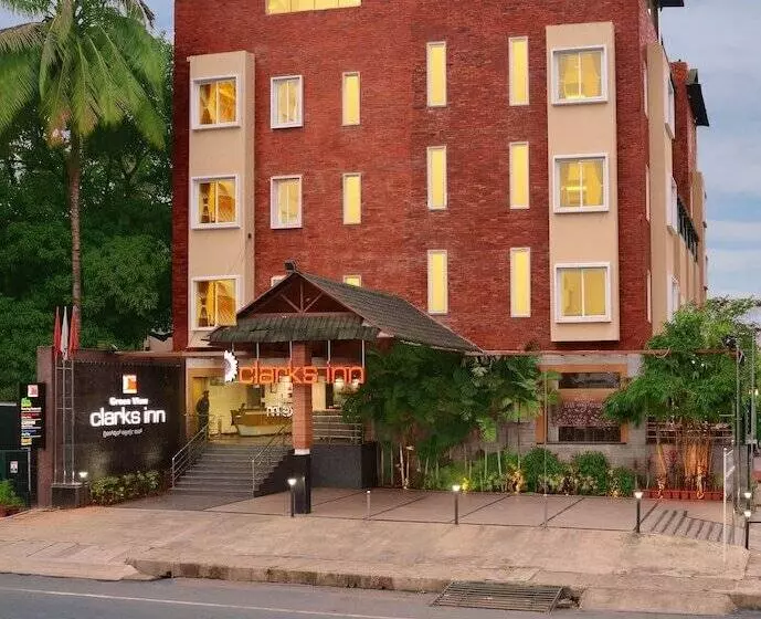 Hotelli Green View Clarks Inn, Shimoga