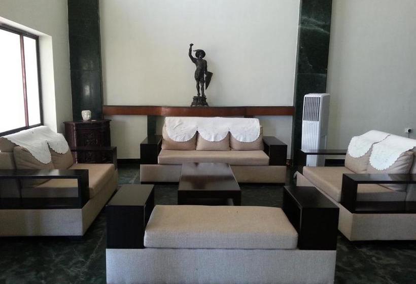 בית מלון כפרי Paramount Inn