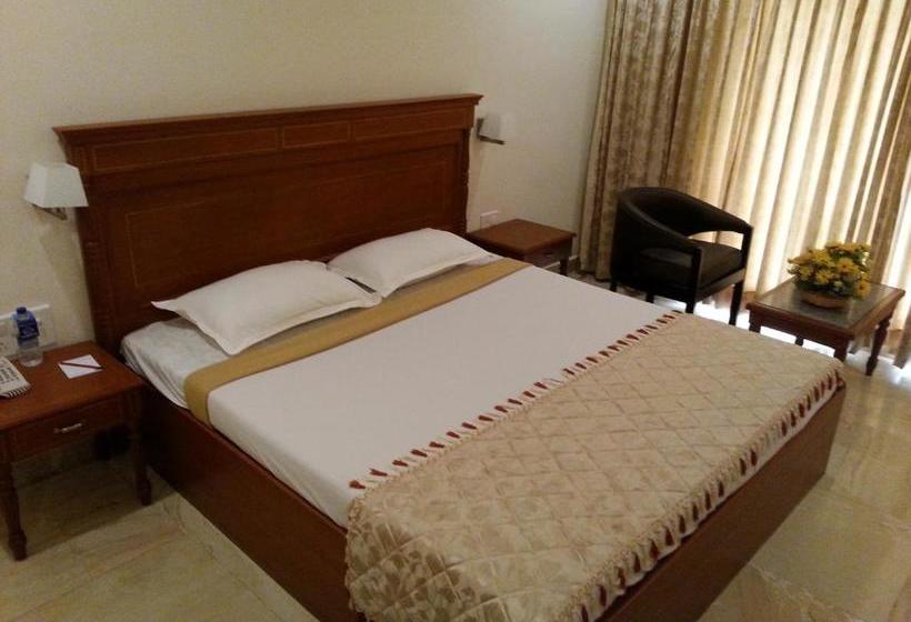 בית מלון כפרי Paramount Inn