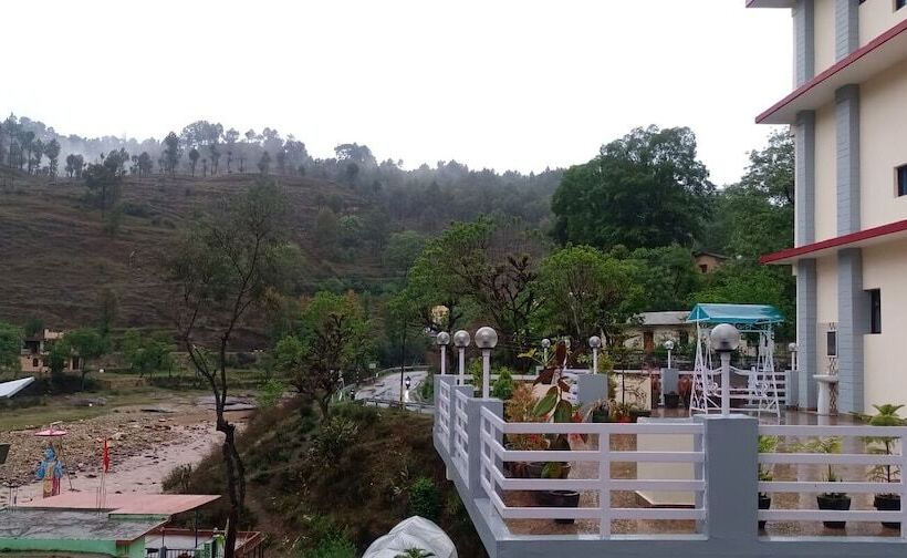 酒店 Shivalik River Retreat