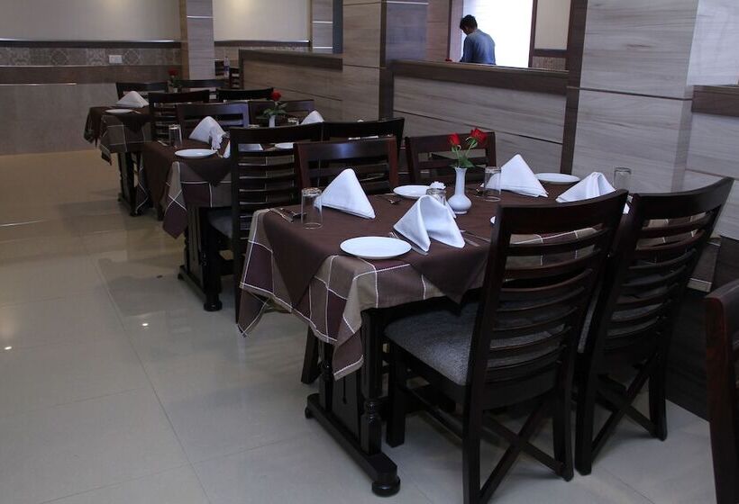 בית מלון כפרי South Regency