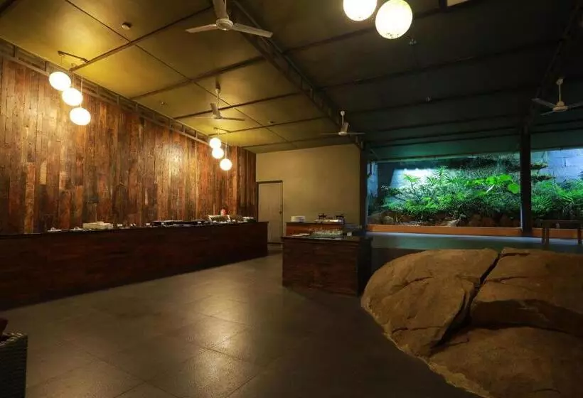 ホテル Wayanad Wild Rainforest Lodge A Cgh Earth Experience