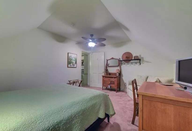 A Chateau On The Bayou Bed & Breakfast