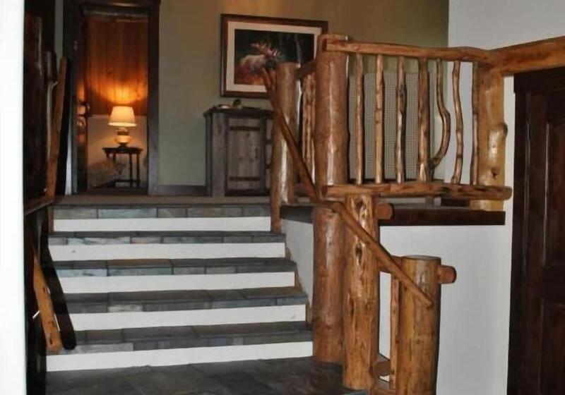 تختخواب و صبحانه Fin And Feather Inn