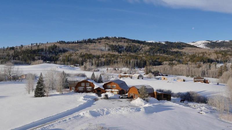 تختخواب و صبحانه Fin And Feather Inn