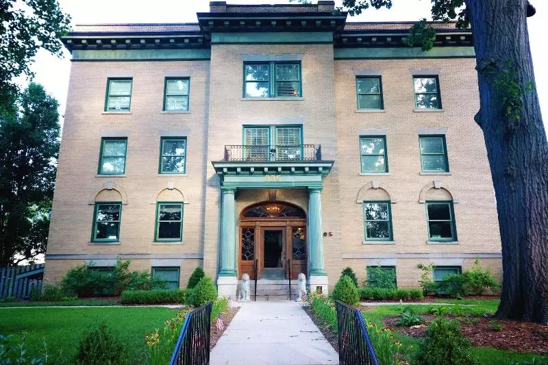 Aamiaismajoitus (B&B) Inn At 835 Boutique