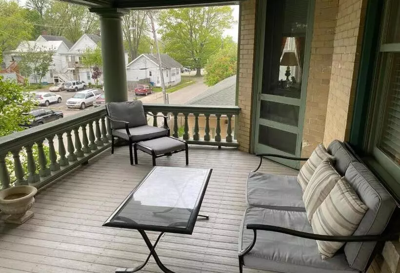 Aamiaismajoitus (B&B) Inn At 835 Boutique
