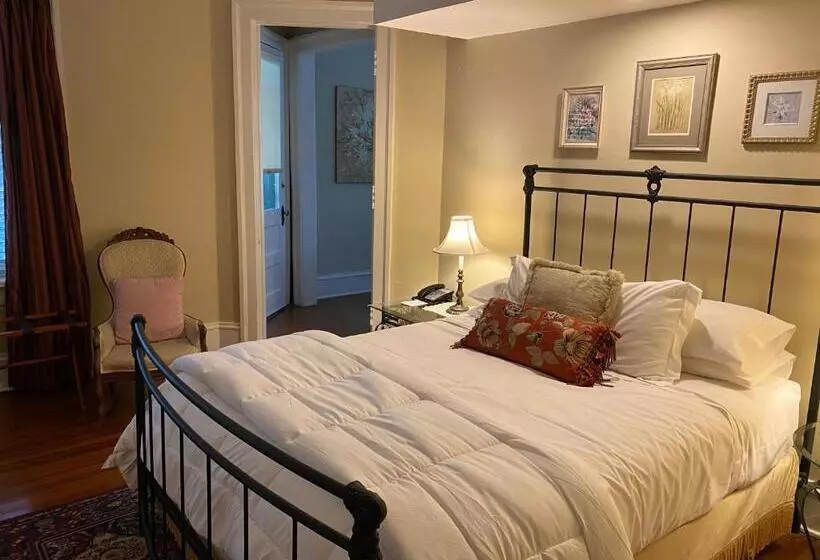 Aamiaismajoitus (B&B) Inn At 835 Boutique