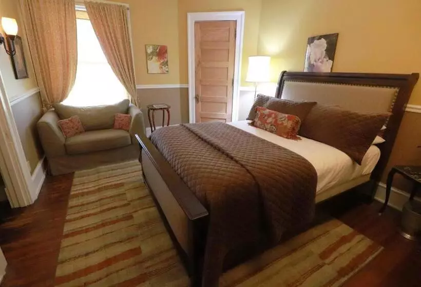 Aamiaismajoitus (B&B) Inn At 835 Boutique