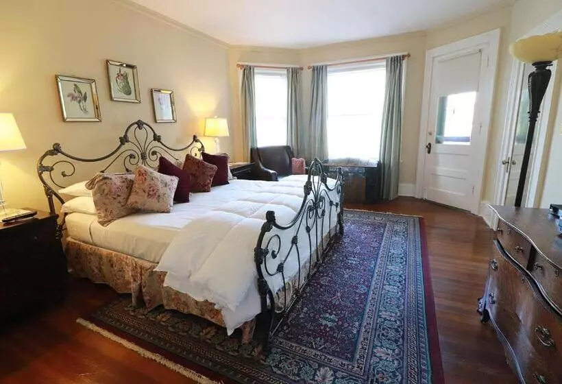 Aamiaismajoitus (B&B) Inn At 835 Boutique