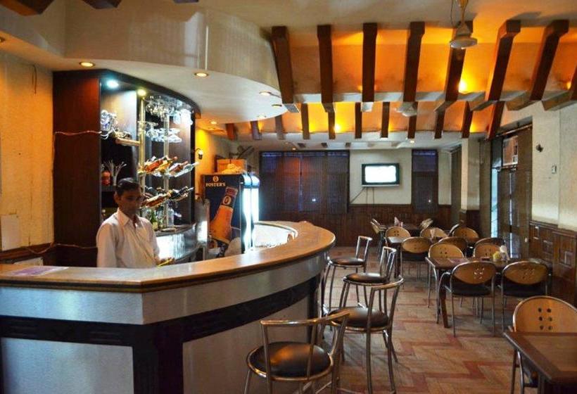 Отель Amrit Regency