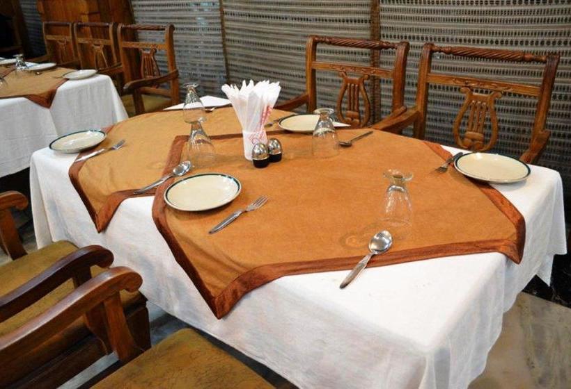 Отель Amrit Regency