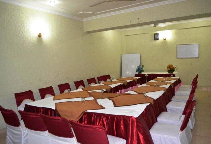 Отель Amrit Regency