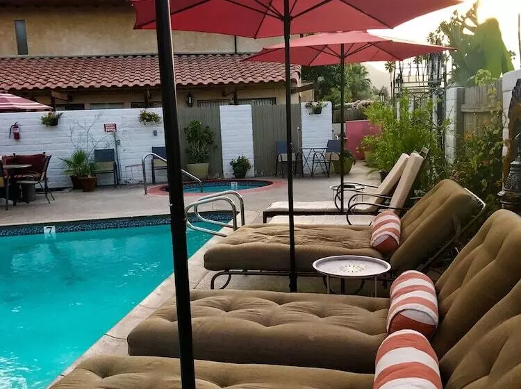ホテル The Village Palm Desert