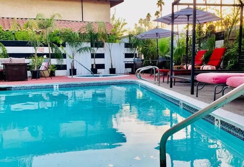 ホテル The Village Palm Desert