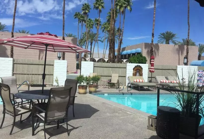 ホテル The Village Palm Desert