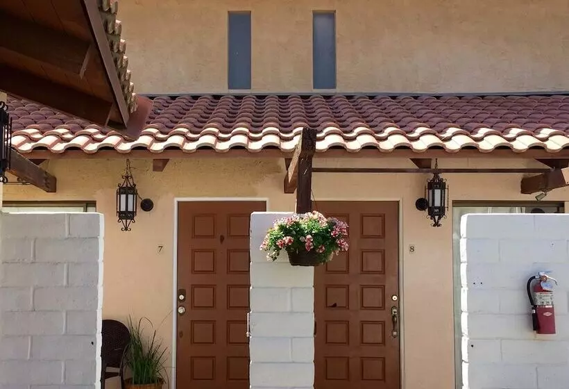ホテル The Village Palm Desert