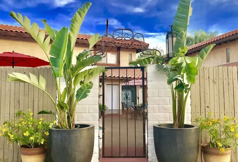 ホテル The Village Palm Desert