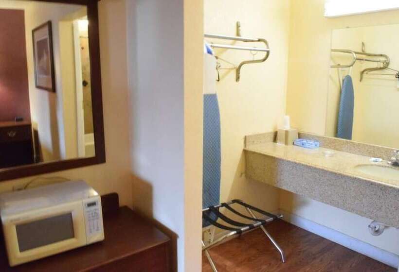 فندق على الطريق Delux Inn