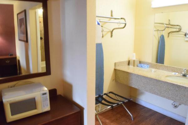 فندق على الطريق Delux Inn