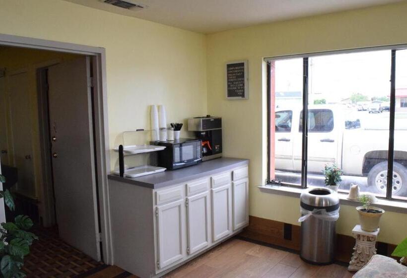 فندق على الطريق Delux Inn