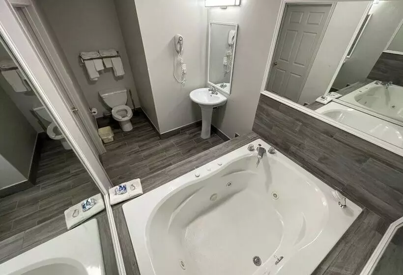 モーテル Embassy Inn  Hohenwald