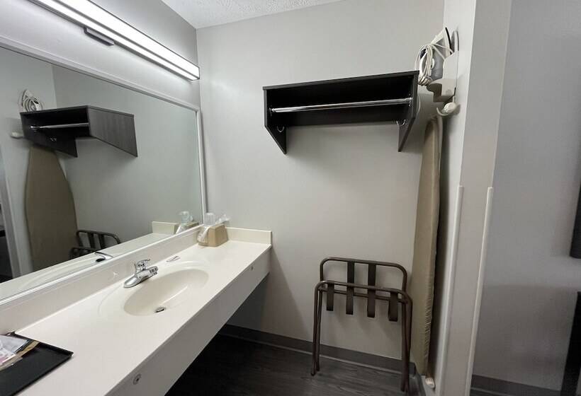 מוטל Embassy Inn Hohenwald