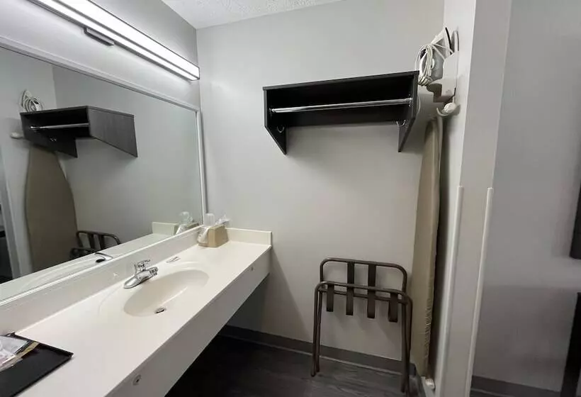 モーテル Embassy Inn  Hohenwald