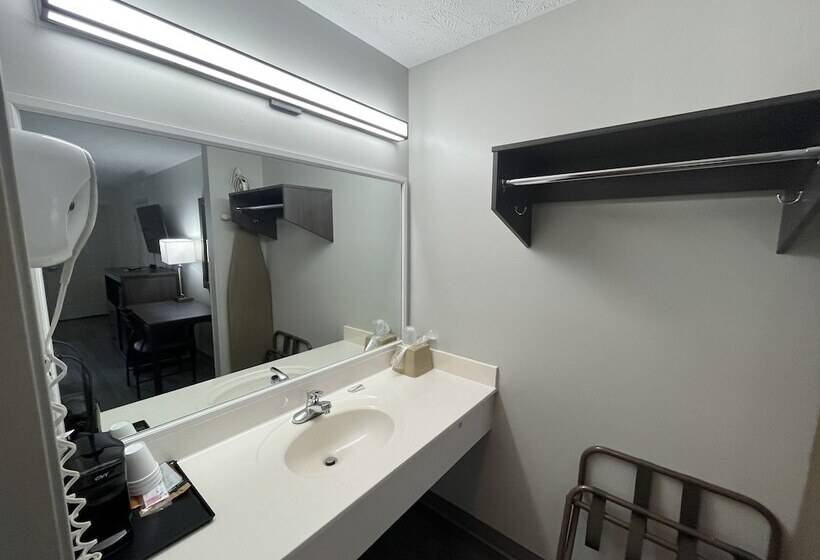 מוטל Embassy Inn Hohenwald