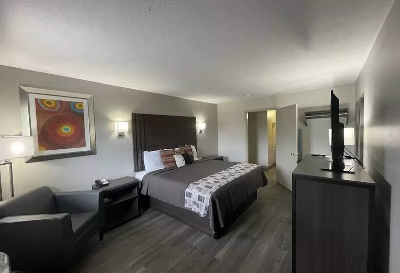 モーテル Embassy Inn  Hohenwald