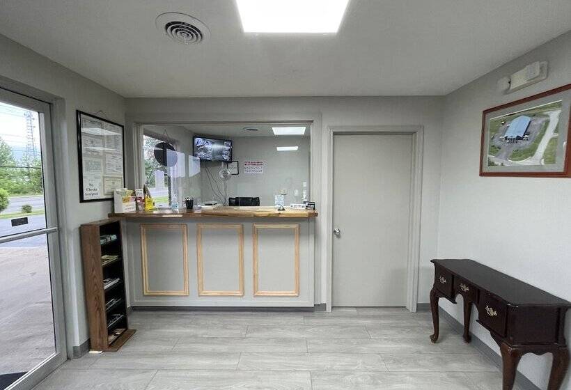 מוטל Embassy Inn Hohenwald