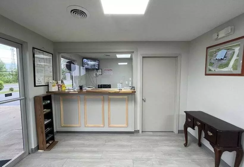 モーテル Embassy Inn  Hohenwald