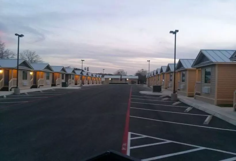 Motelli Fieldhouse Inn & Conference Center