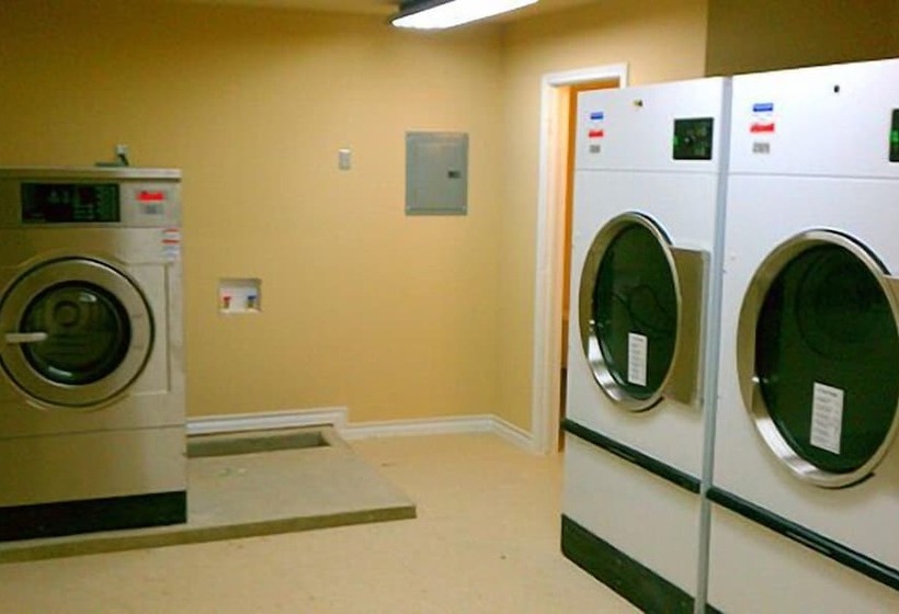 モーテル Fieldhouse Inn & Conference Center