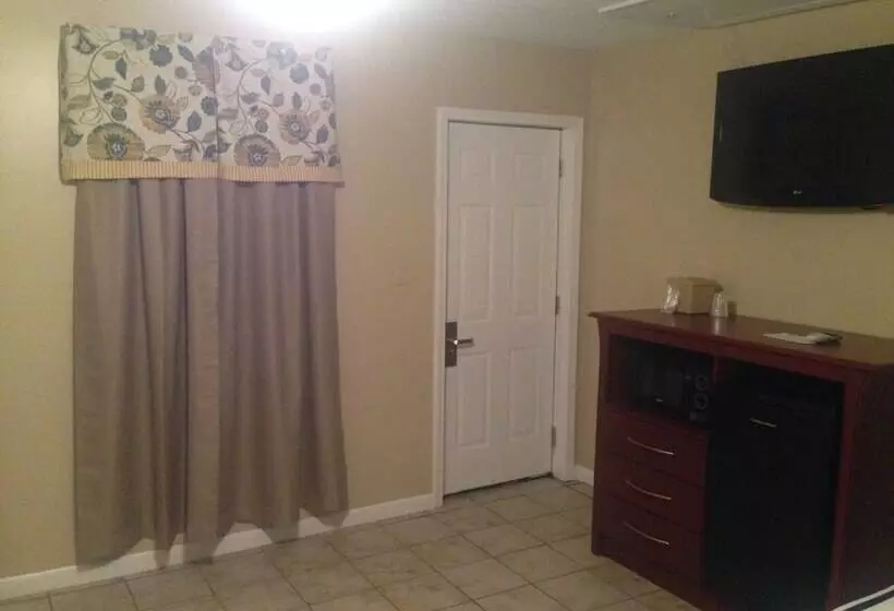 モーテル Pleasure Point Inn & Suites