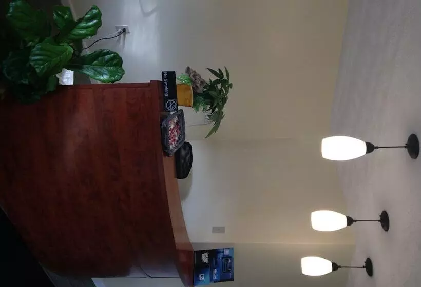 モーテル Pleasure Point Inn & Suites
