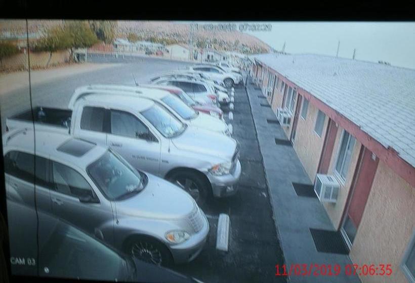 モーテル Safari Motor Inn   Joshua Tree