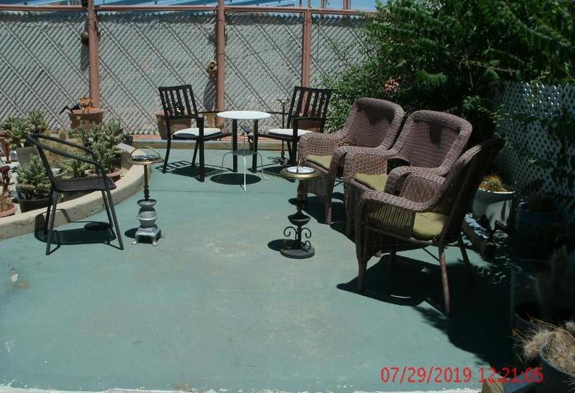 モーテル Safari Motor Inn   Joshua Tree