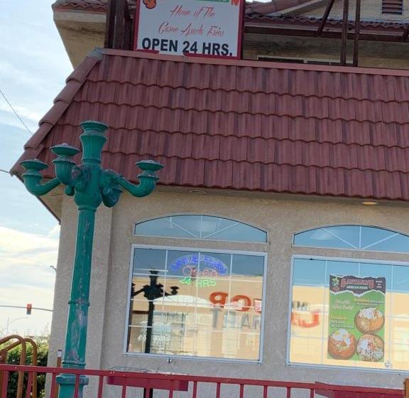 モーテル Safari Motor Inn   Joshua Tree