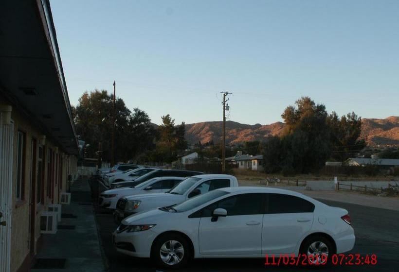 モーテル Safari Motor Inn   Joshua Tree