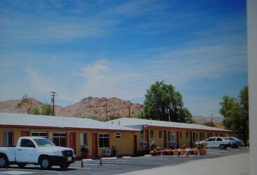 モーテル Safari Motor Inn   Joshua Tree